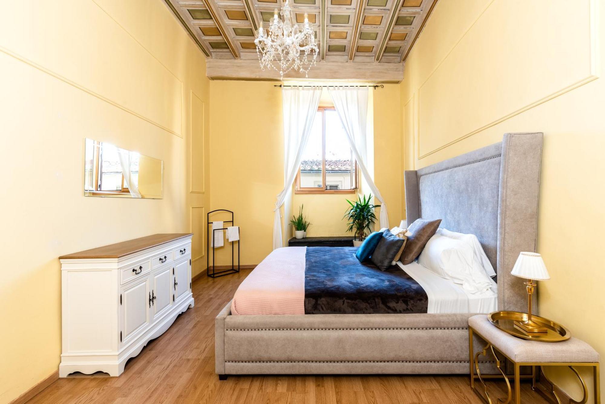 Historic Center Palace - Huge 4 Bedrooms Santa Croce Apartment - By LikehomeFlorença Exterior foto