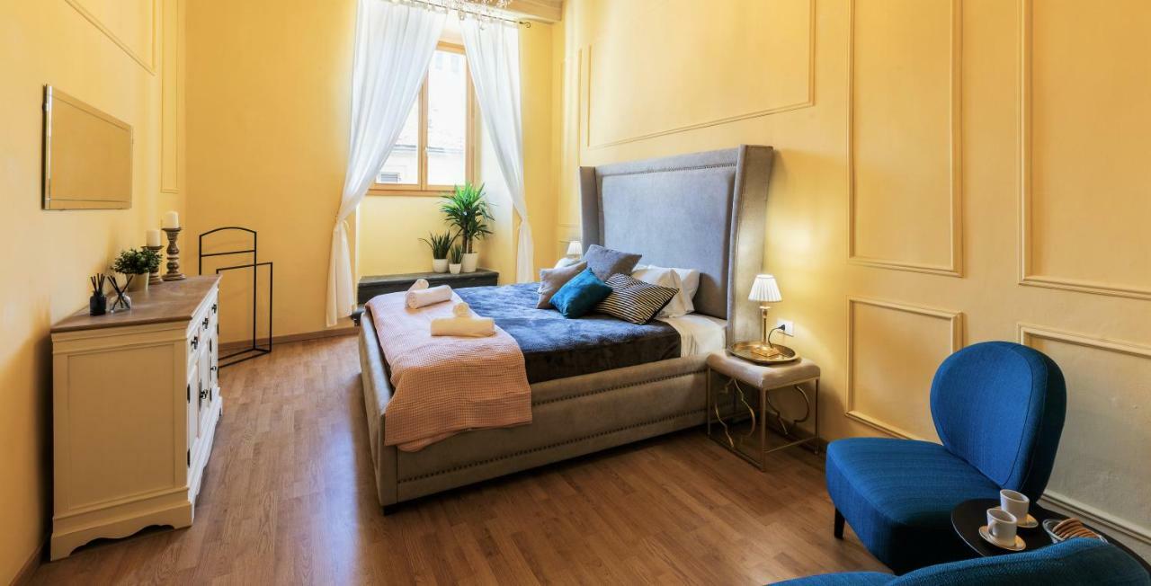 Historic Center Palace - Huge 4 Bedrooms Santa Croce Apartment - By LikehomeFlorença Exterior foto